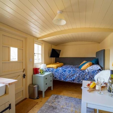 The Baytree Shepherds Hut Villa Stonehouse  Exterior photo