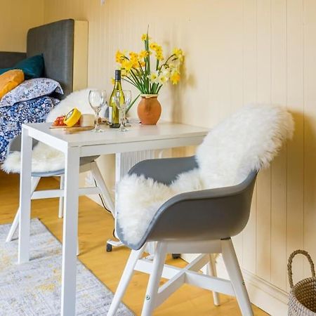 The Baytree Shepherds Hut Villa Stonehouse  Exterior photo