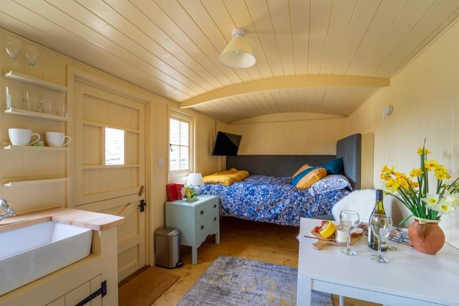The Baytree Shepherds Hut Villa Stonehouse  Exterior photo