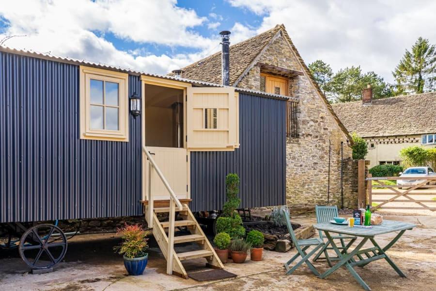 The Baytree Shepherds Hut Villa Stonehouse  Exterior photo